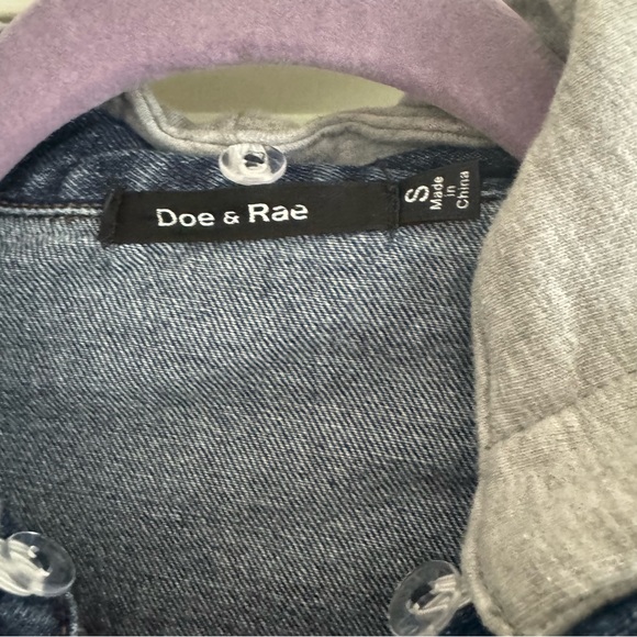 Doe & Rae Women’s Washed Denim Jacket With Hood Size Small Jean Jacket - Picture 11 of 14